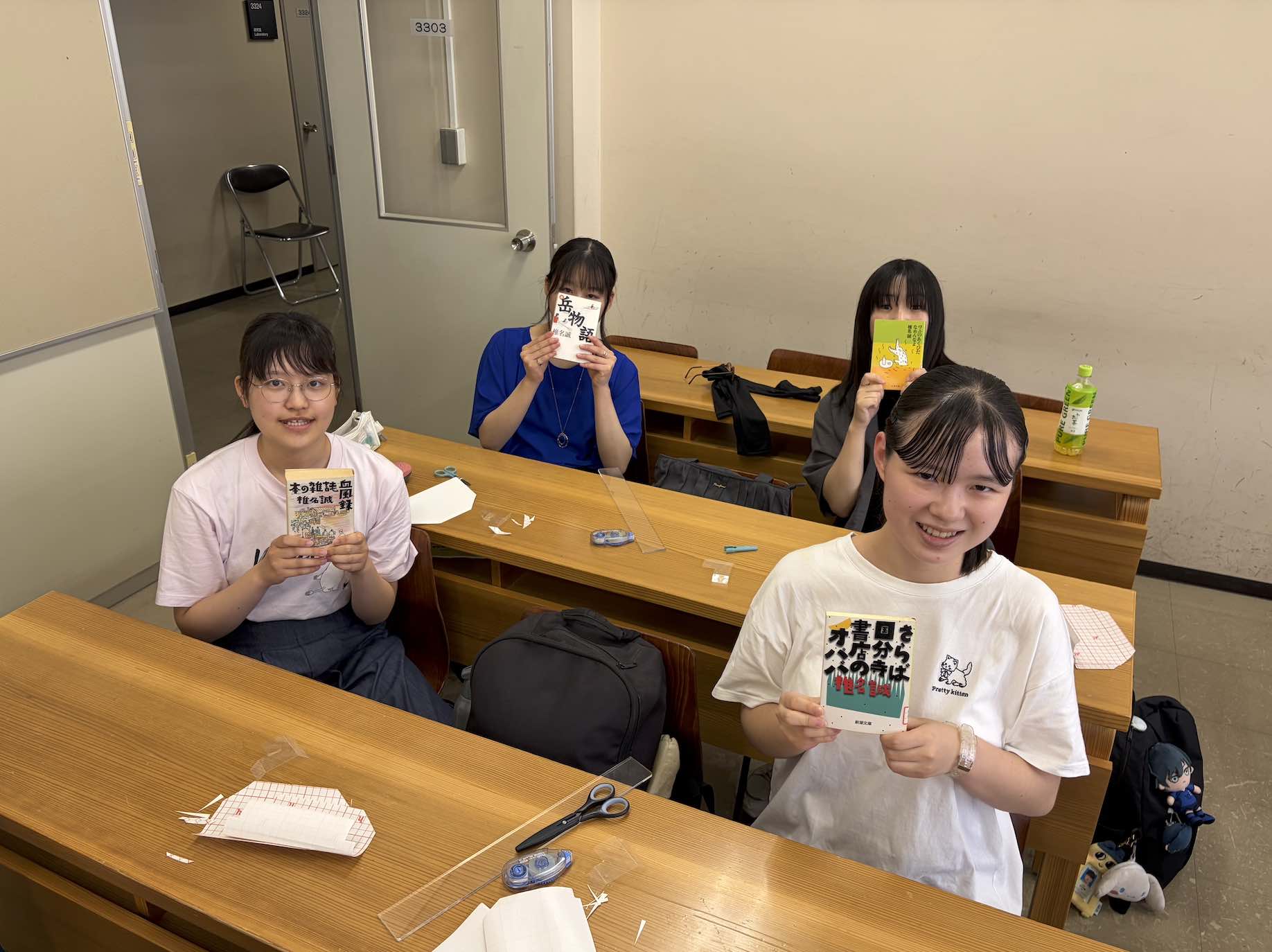 「図書館情報資源概論」における図書の装備演習（2026）