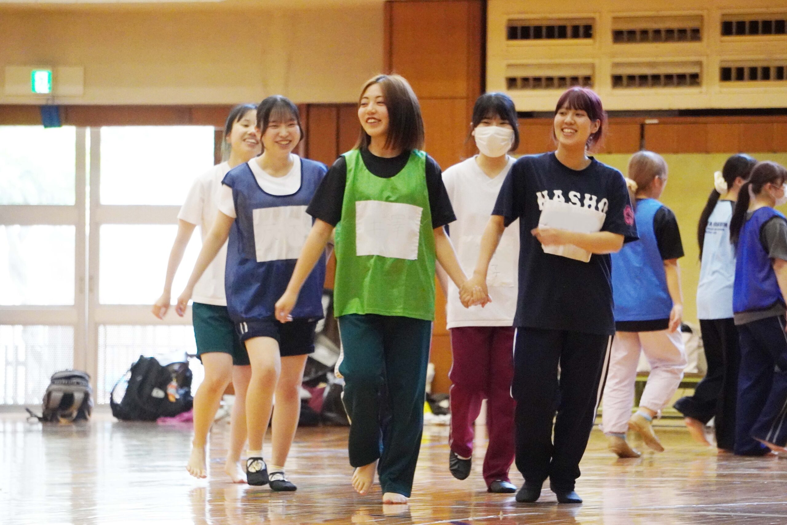 楽しい幼児のフォークダンス