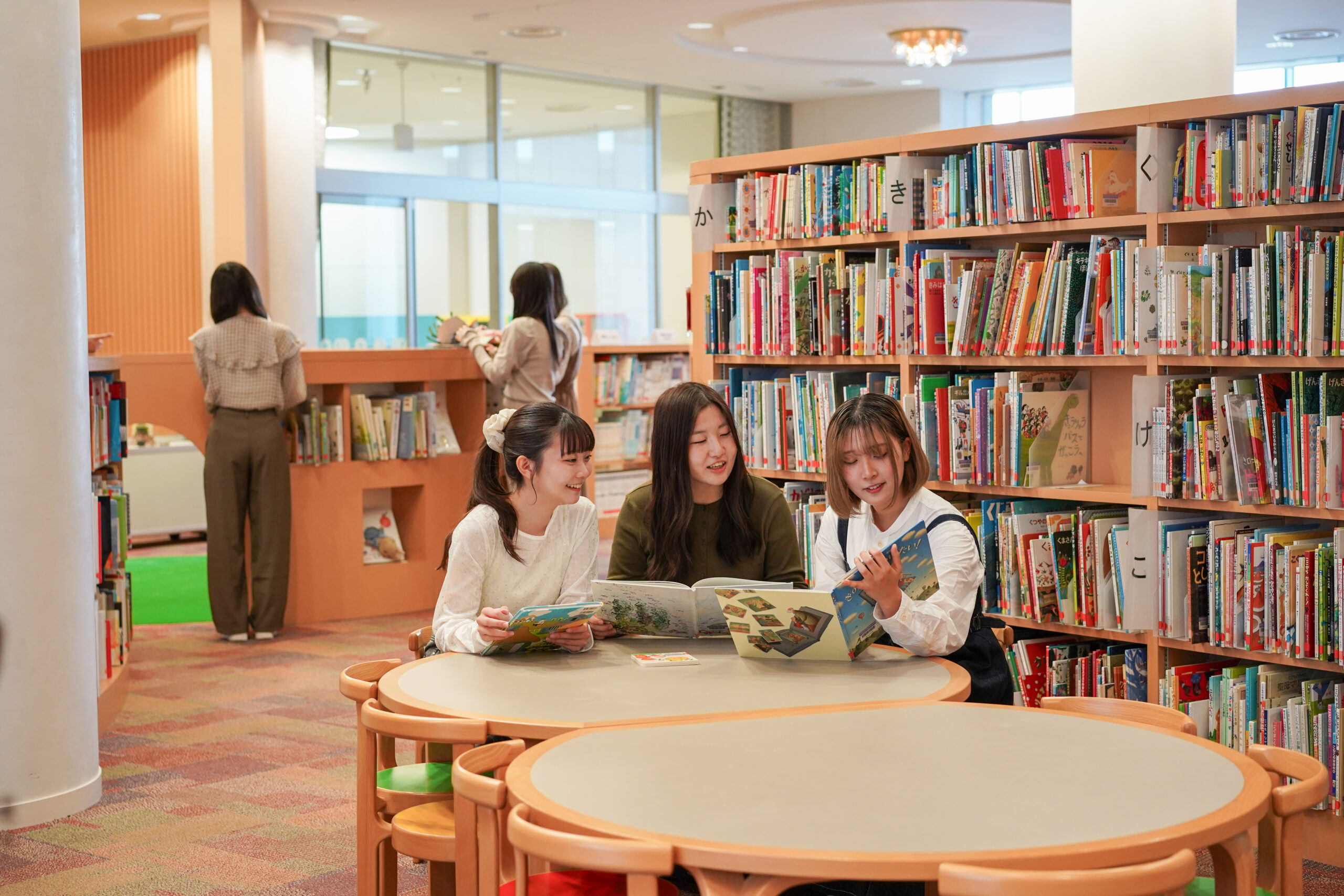 子どもたちの読書を支える環境とは