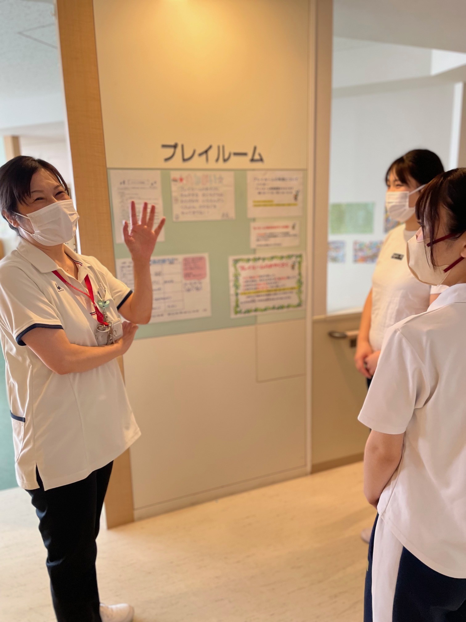 ゼミ活動で小児病棟見学