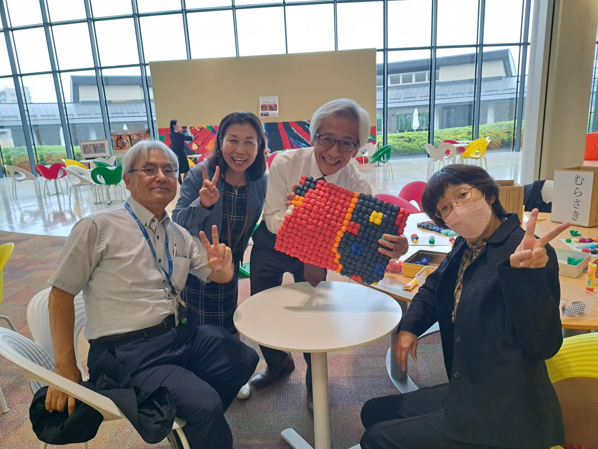 みんなの力で完成！～ペーパーボールでモザイクアート