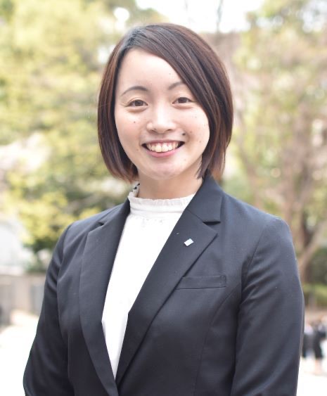 川合　真与