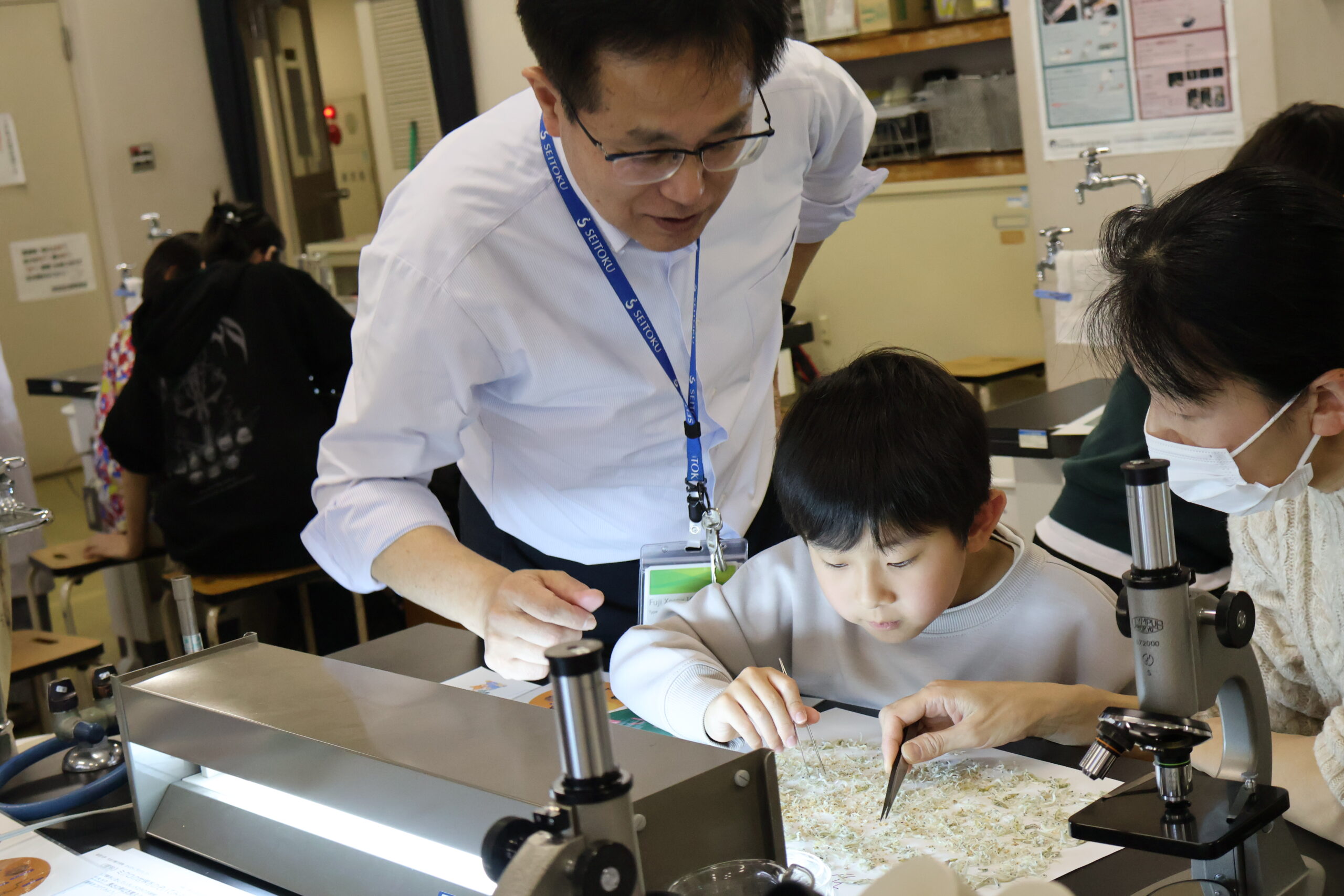 小学生を招いて「わくわくプロジェクト」を開講しました（２）