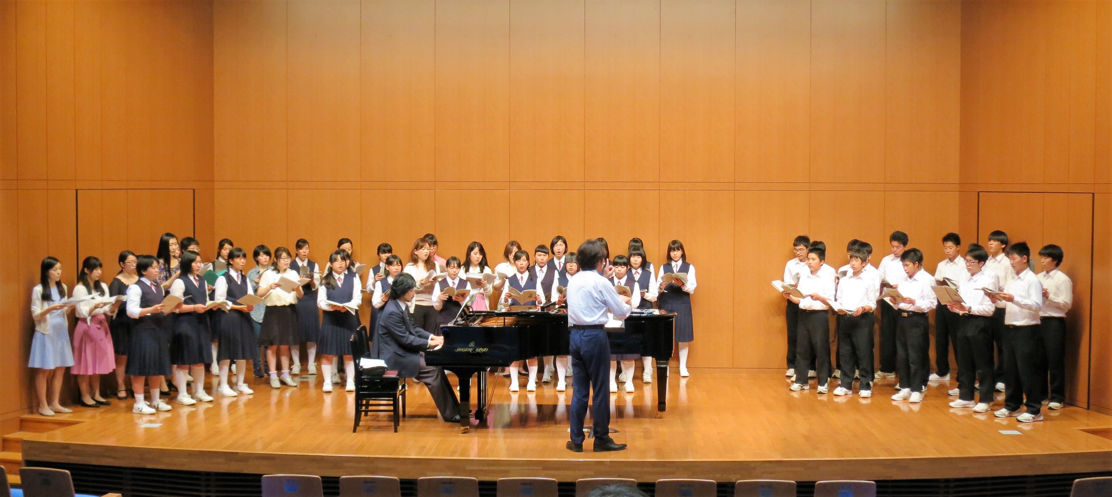 ともに歌い合い、学ぶ ～京都の中学生が音楽学部で合唱授業を体験～