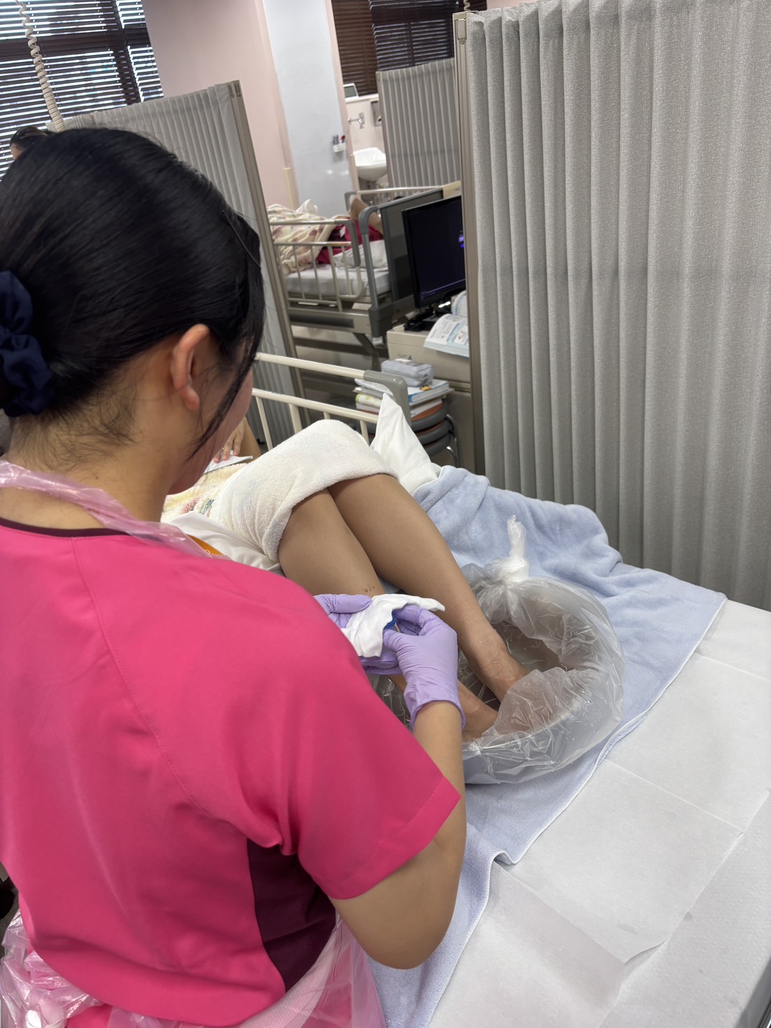 1年生　秋学期「日常生活援助技術」演習がスタート　